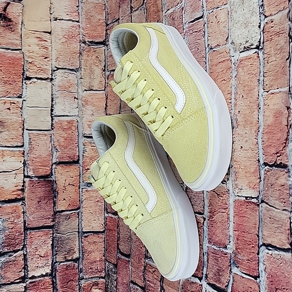 VANS LEATHER LOWTOPS, WOMANS SIZE 6.5 EUC - Picture 5 of 11